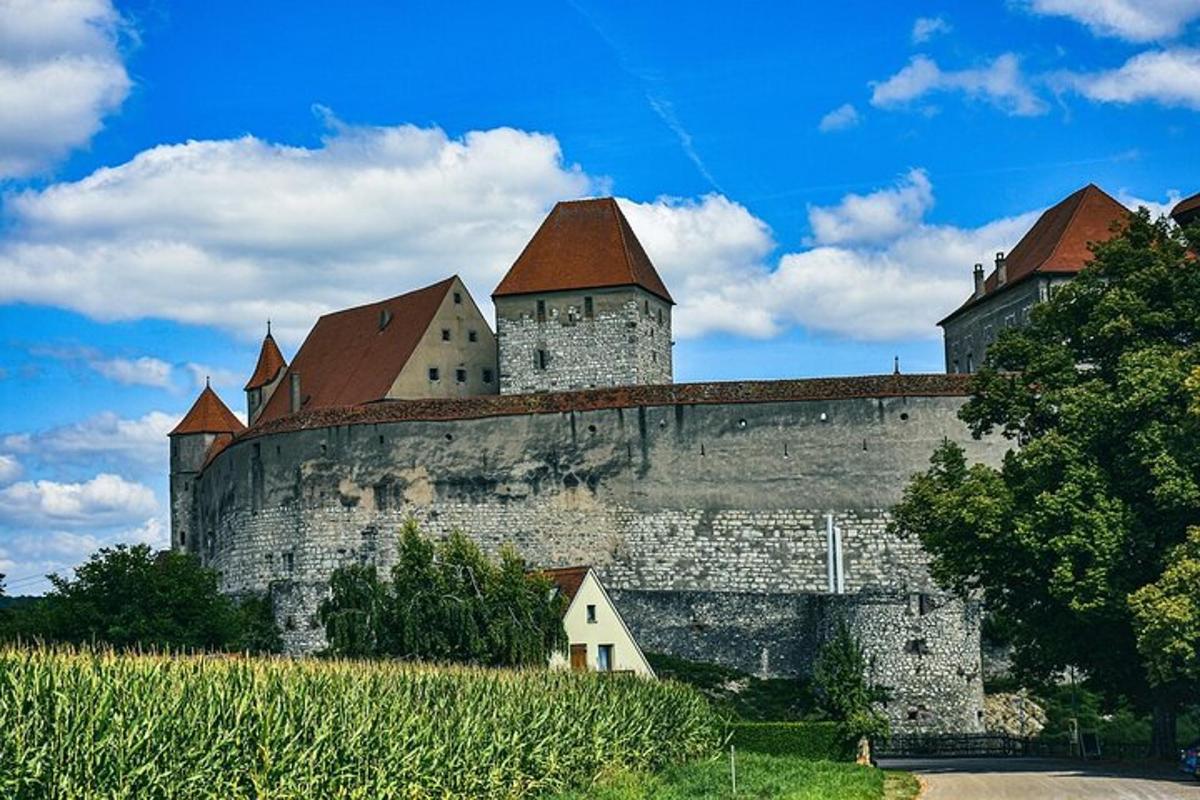 hrad na vrchole kamenného múru