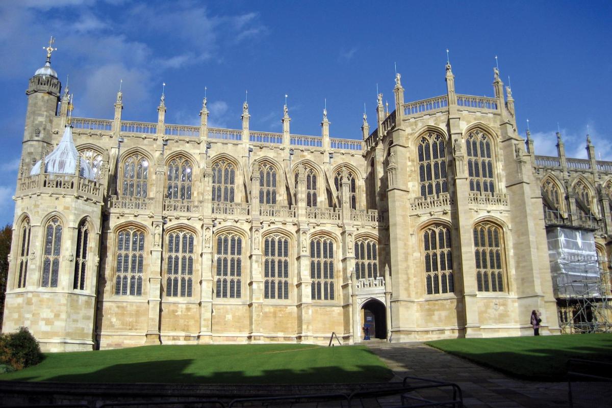 a large building with a lot of windows