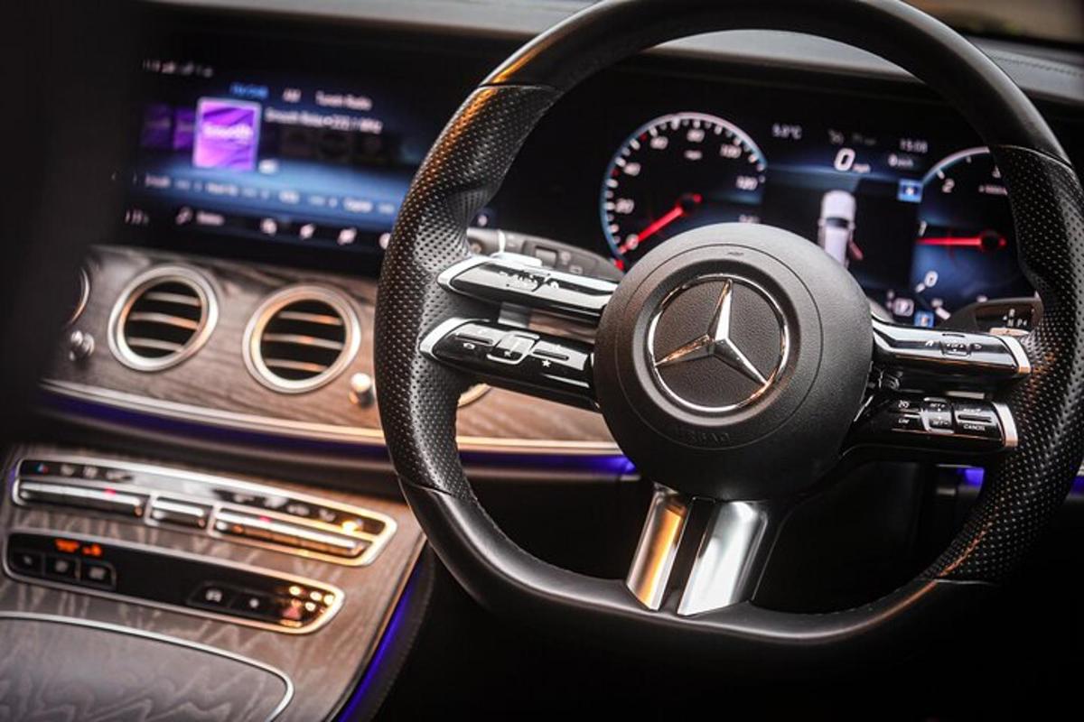 ένα τιμόνι ενός αυτοκινήτου Mercedes-Benz