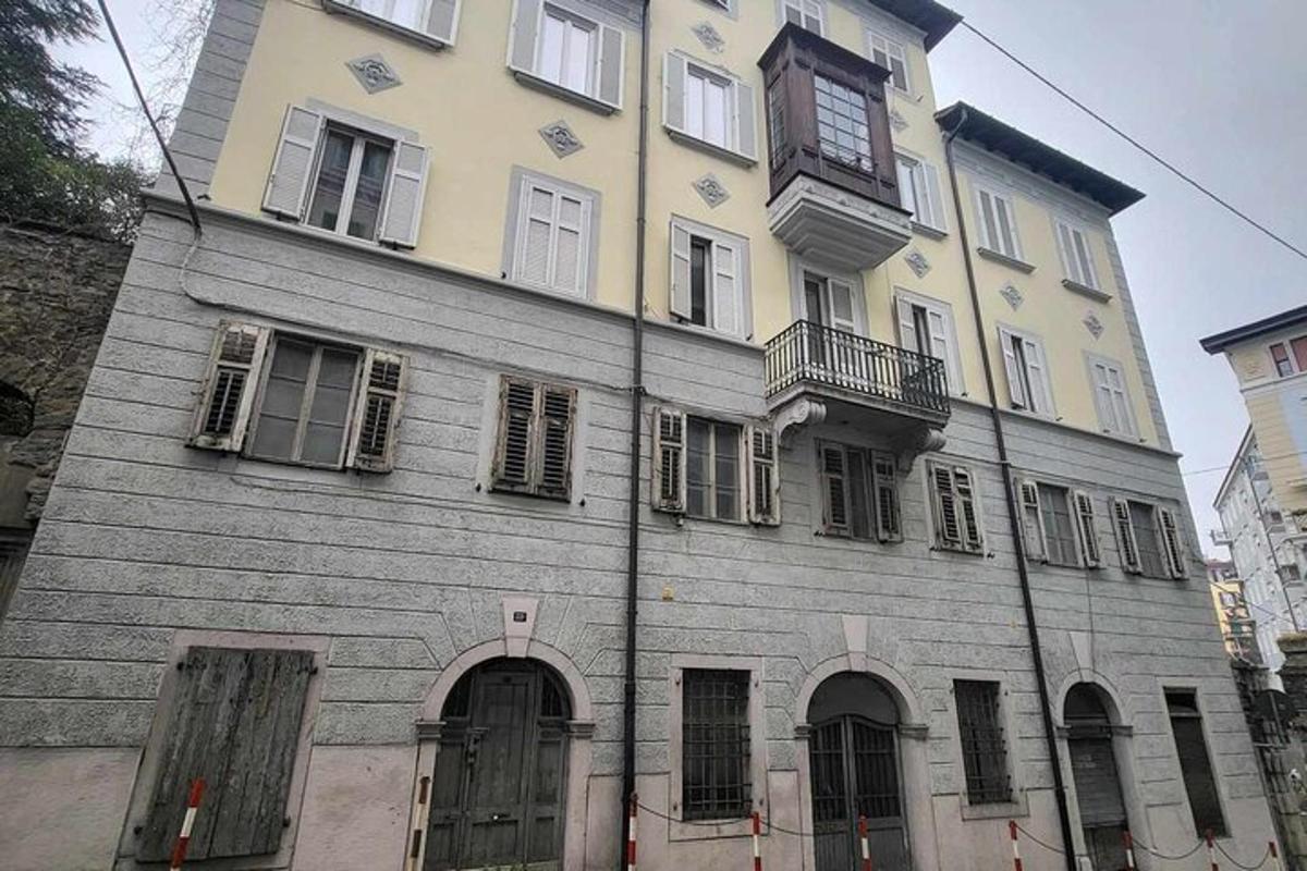 a tall building with a bunch of windows on it