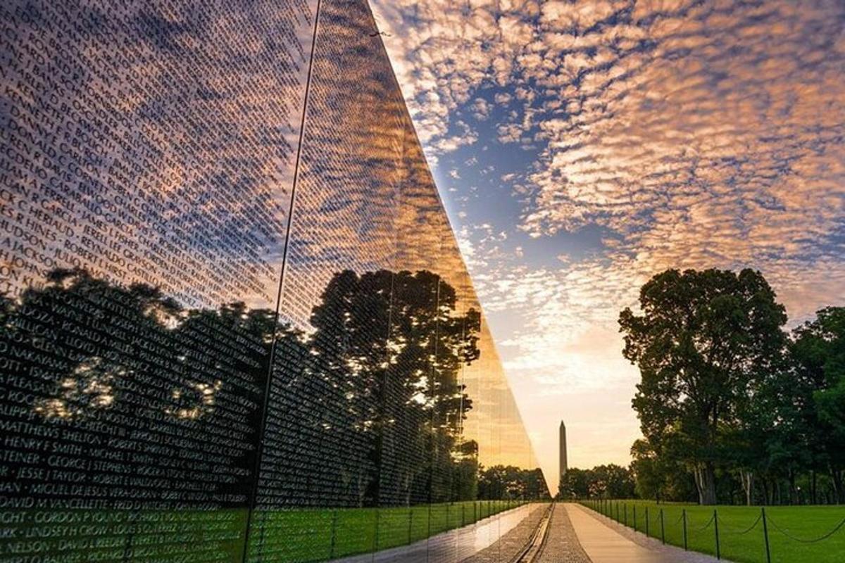Pohled na Washingtonský monument ve Washingtonu D.C.