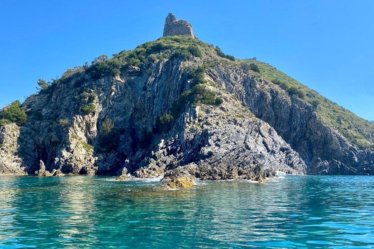 an island in the middle of the water