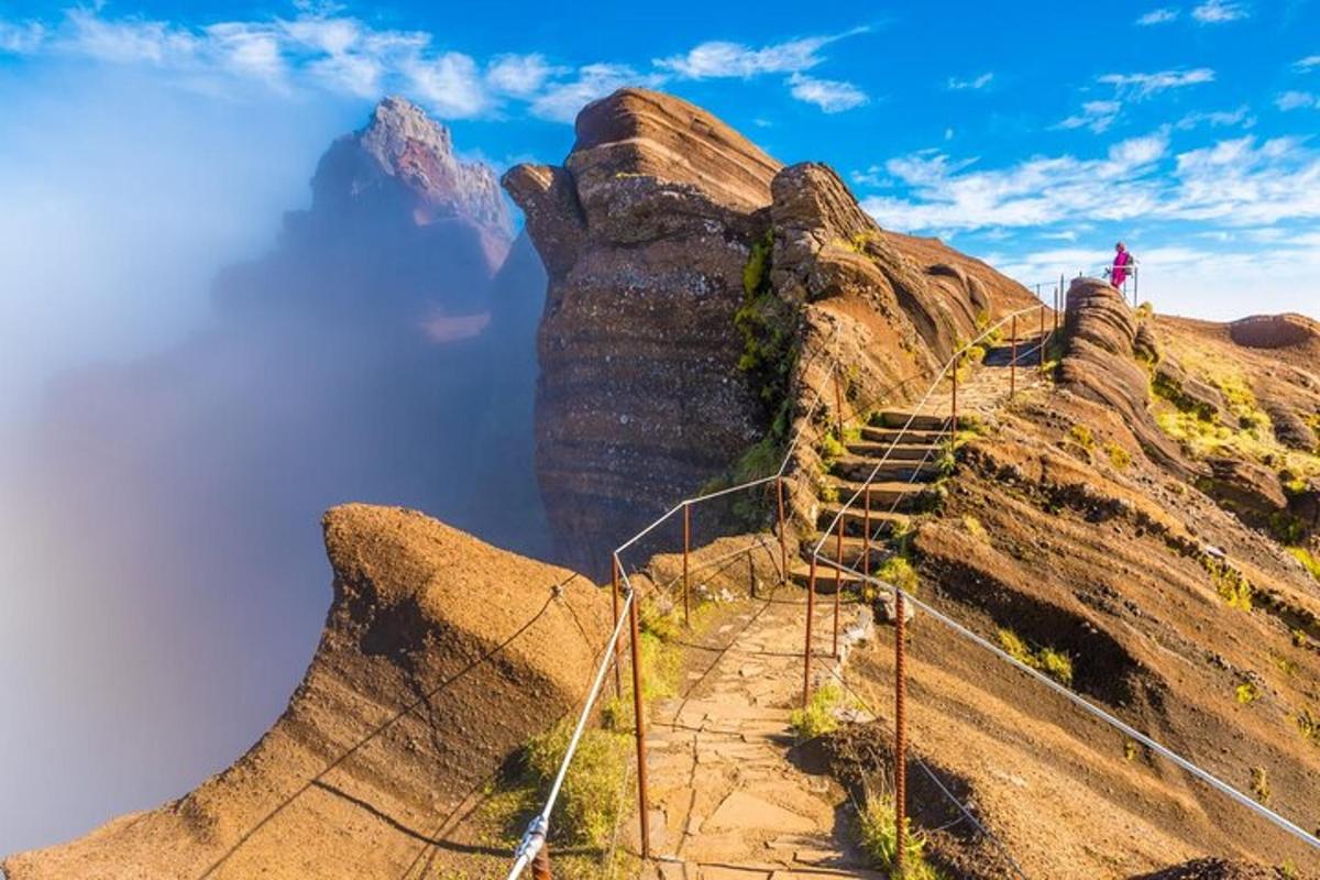 tangga ke puncak gunung