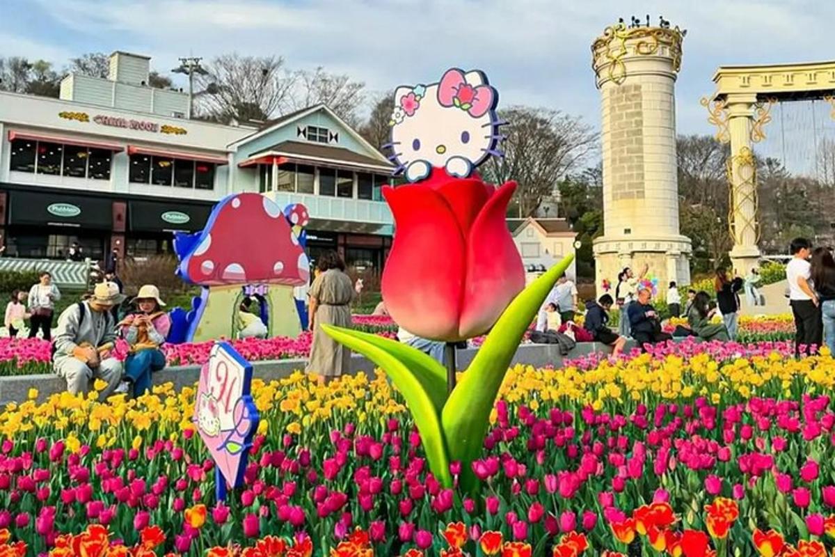 en blomsterhage med en Mikke Mus i midten