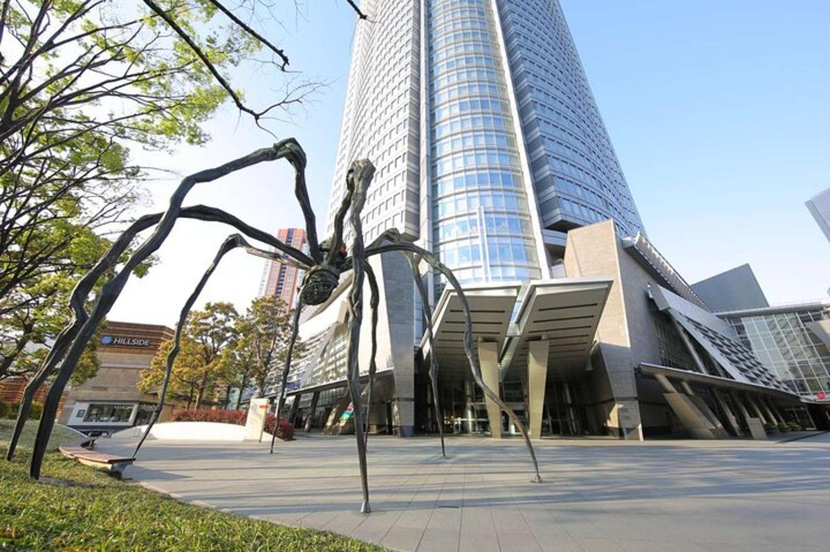 a sculpture of a spider in front of a building