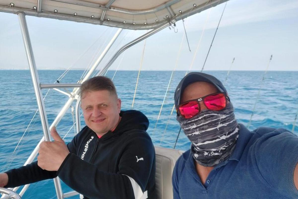 muž a žena na lodi