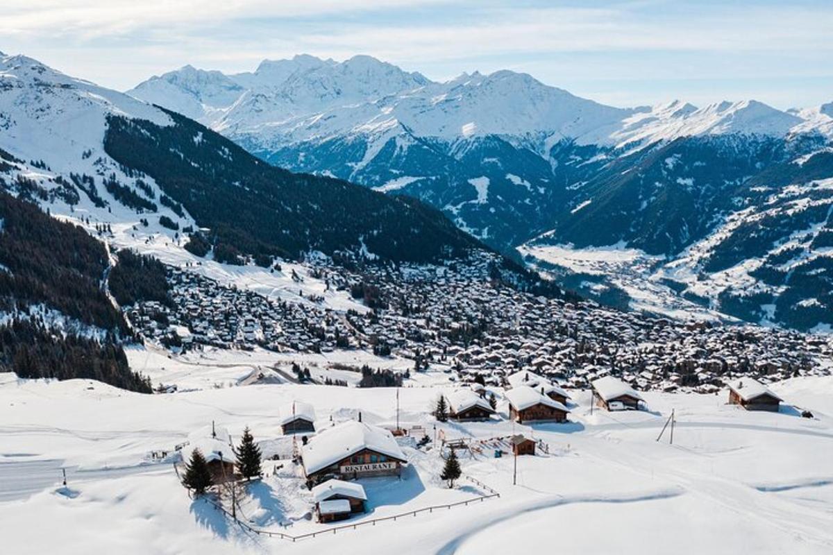 resort ski di salji dengan latar belakang gunung