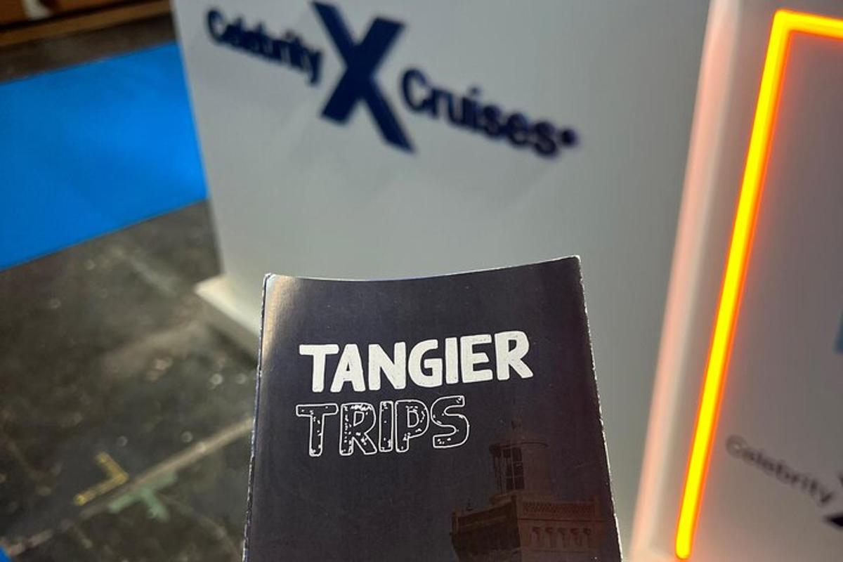 książka z napisem „ranger trips” leżąca na stole