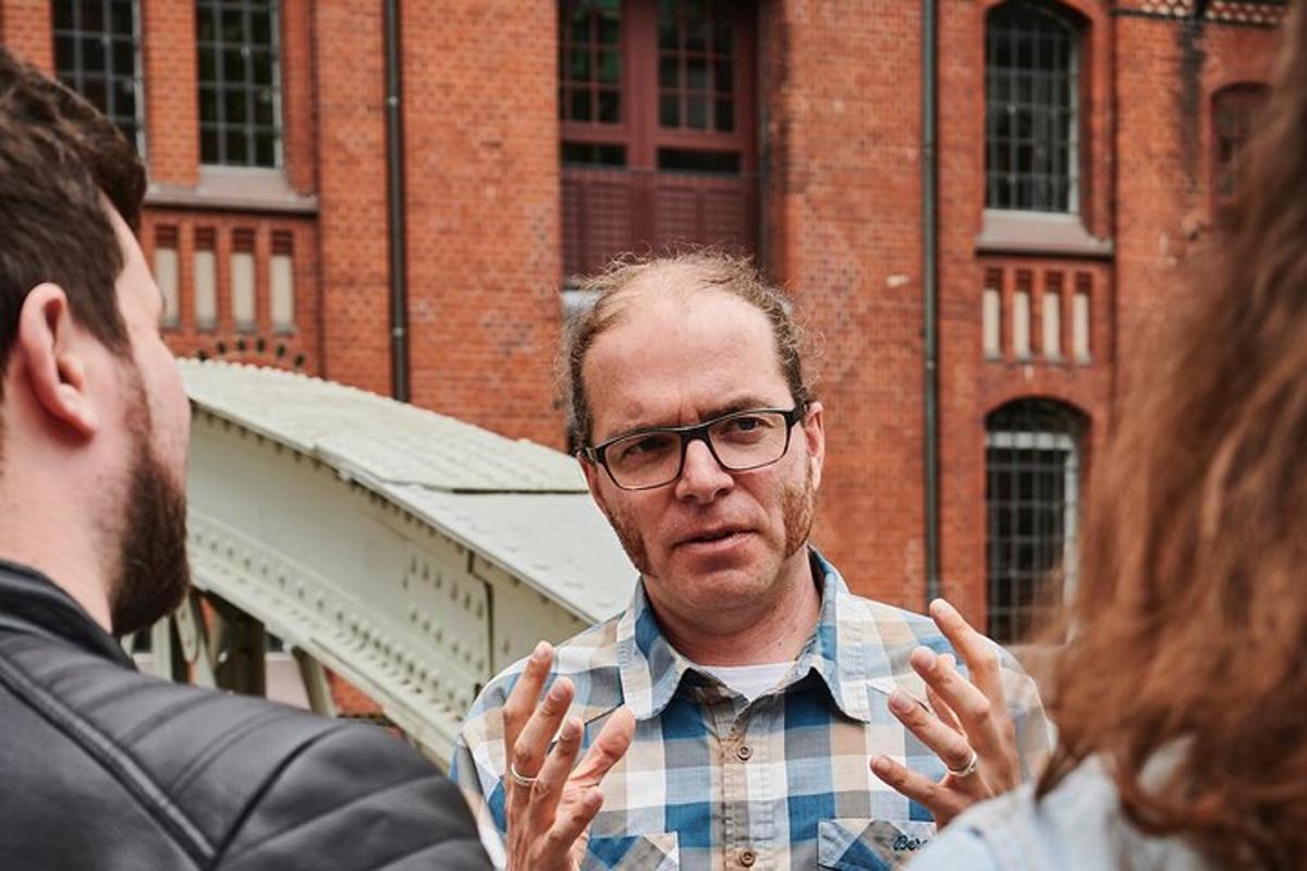 a man standing between two men in front of a building