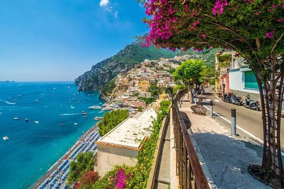 pemandangan positano di pantai amalfi