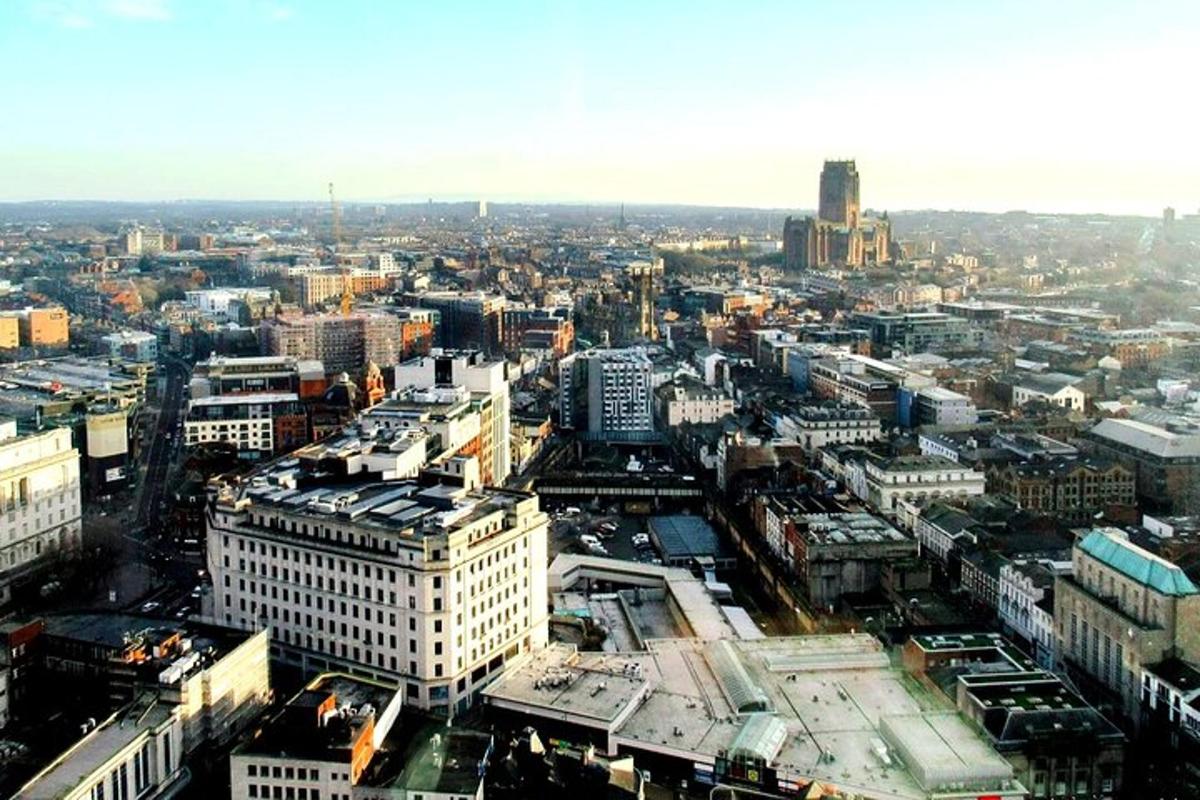 una vista aérea de una ciudad con edificios