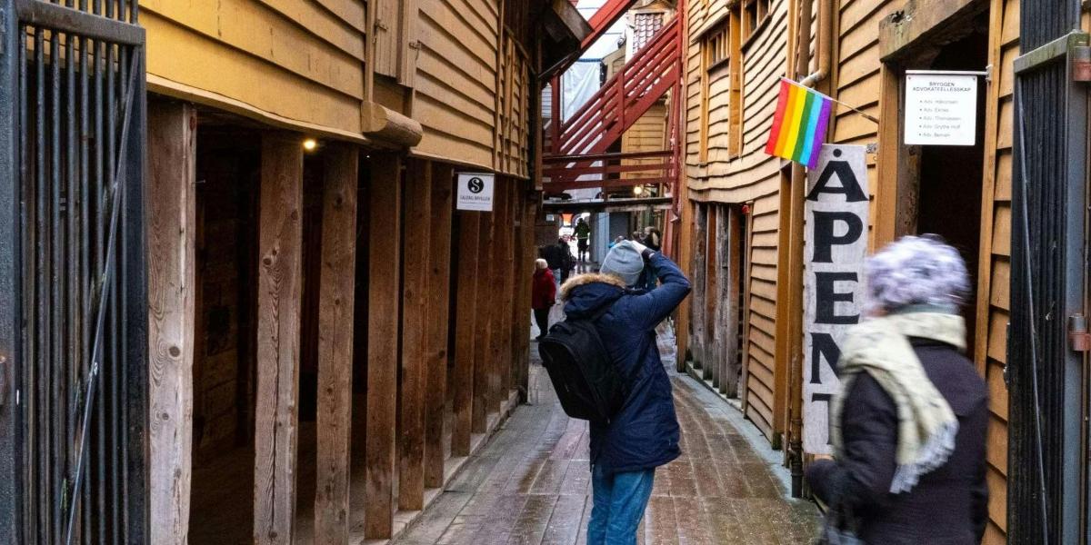 two people walking down an alley in the snow