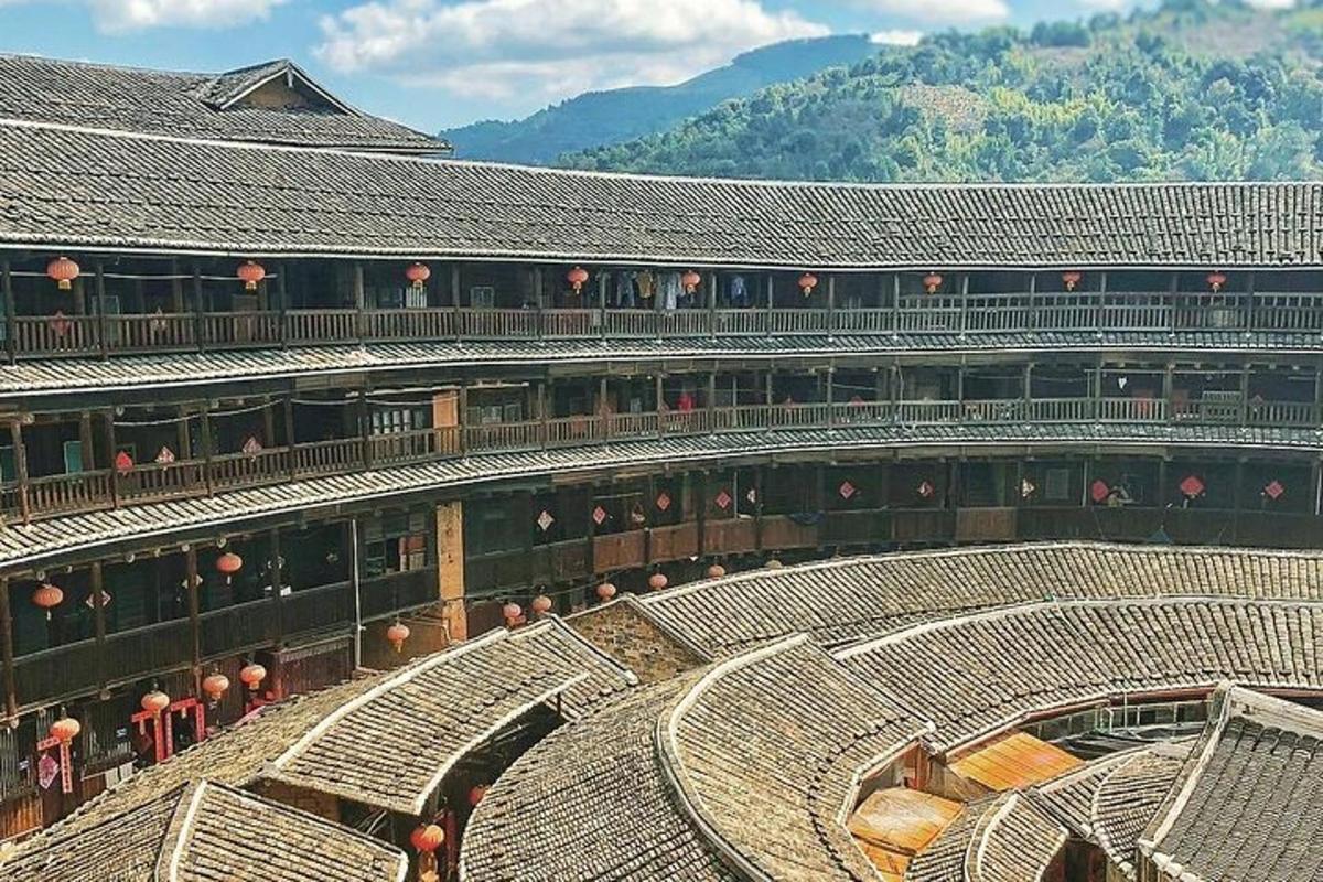 建筑物前的空露天剧场