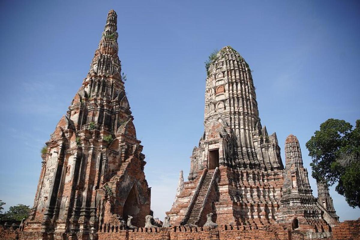 um templo com duas torres no céu