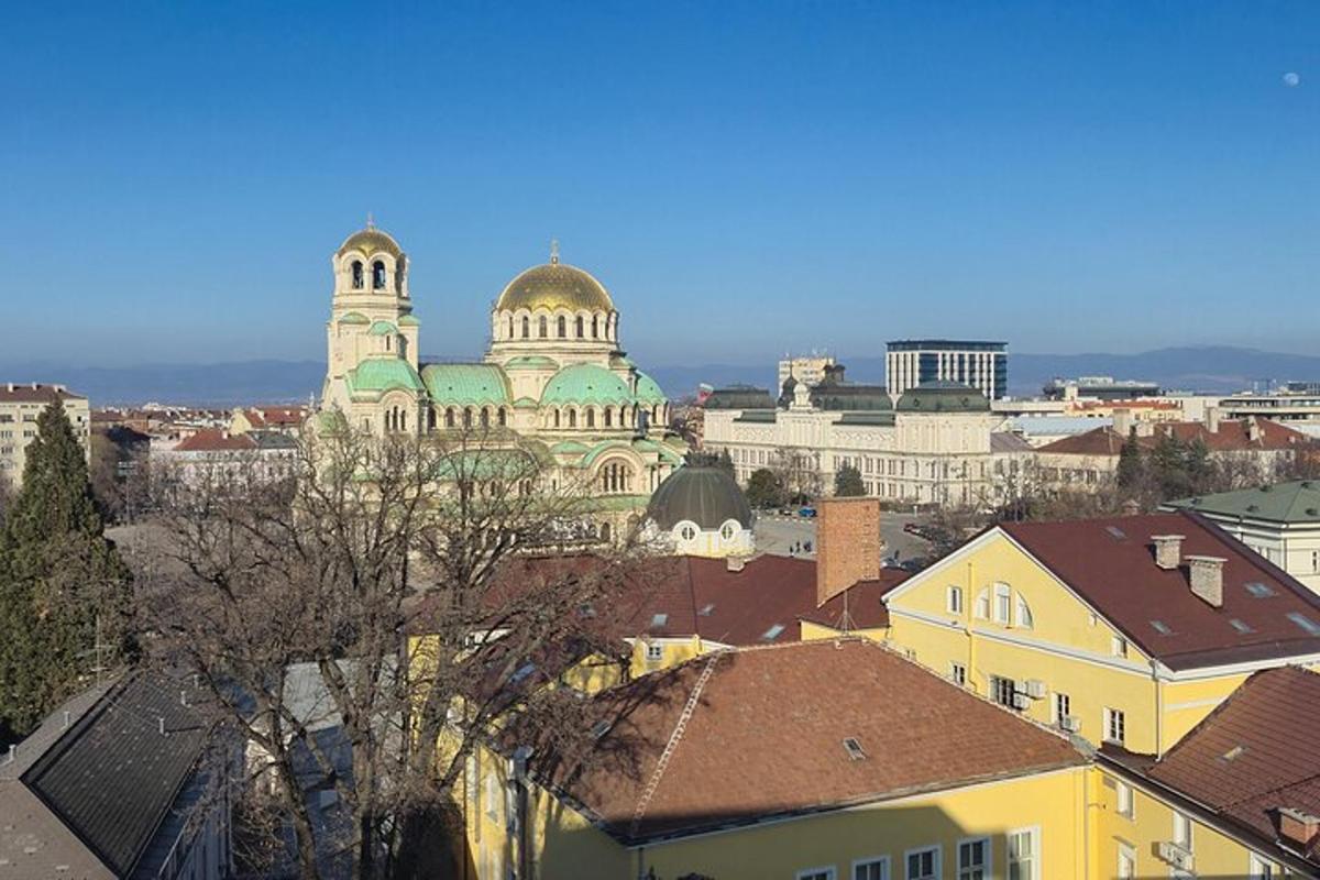 ein Blick auf eine Stadt mit Kuppeln und Gebäuden