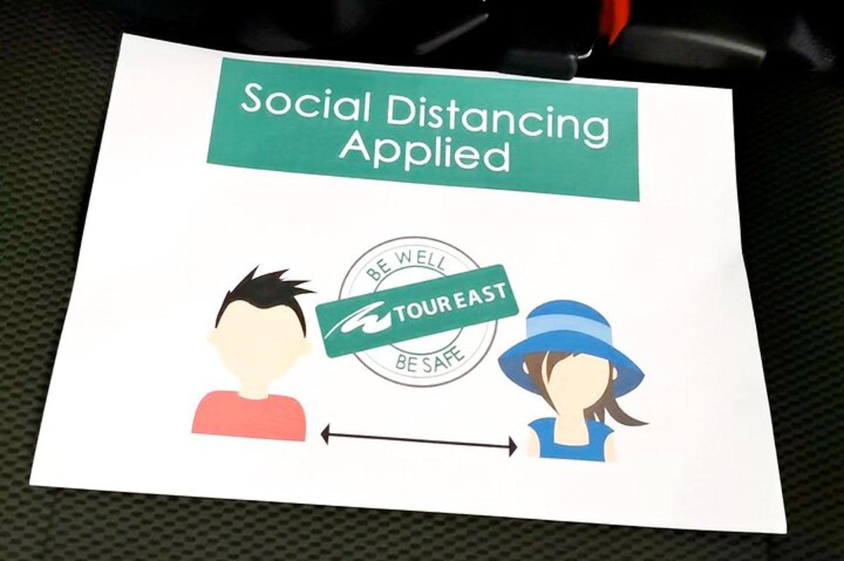 a sign that sayssocial distancing applied with two people