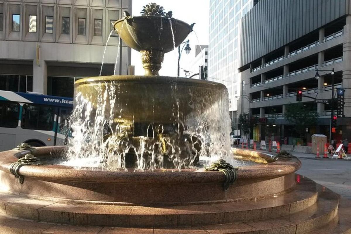 a large fountain in the middle of a city