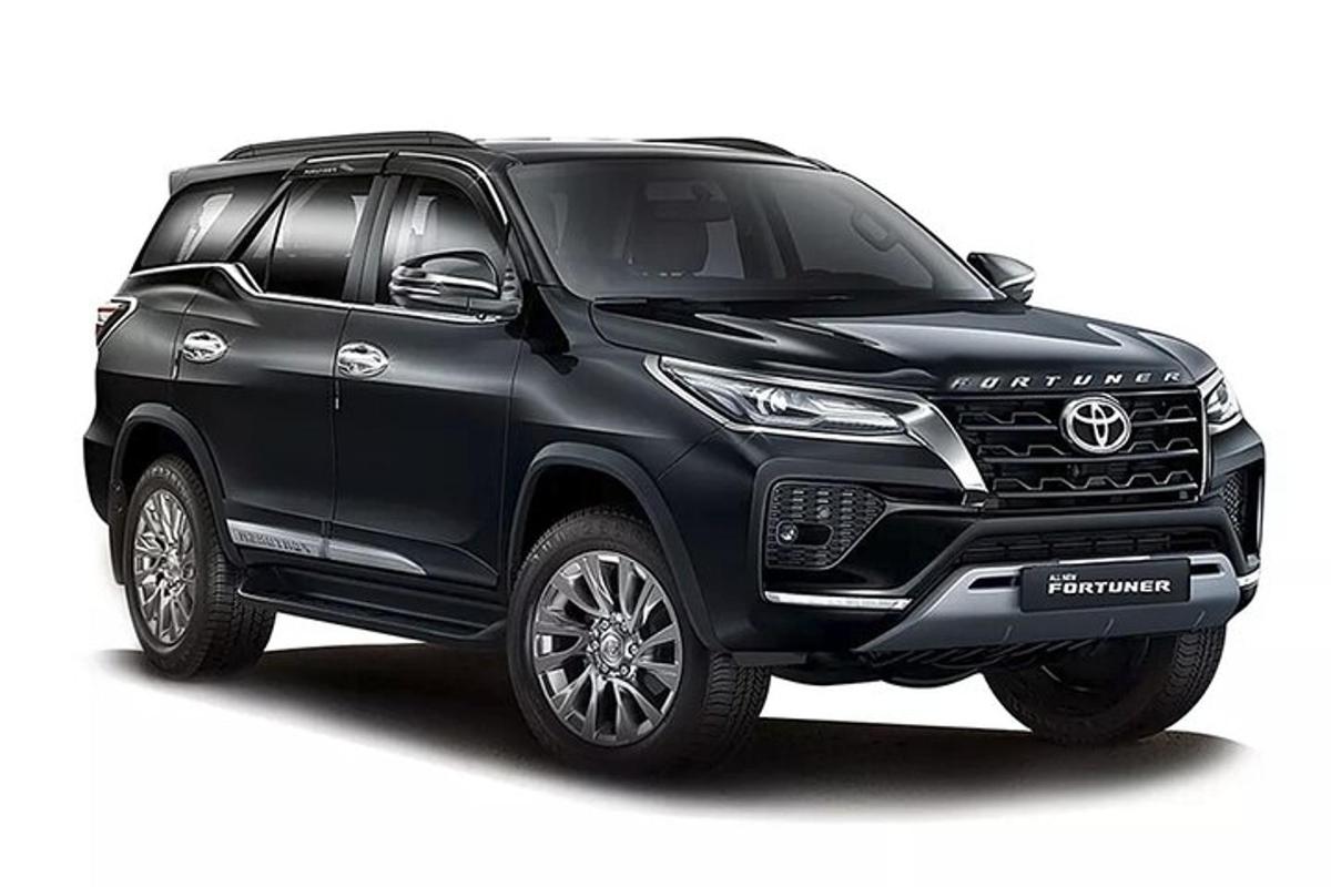 je zobrazen černý Lexus