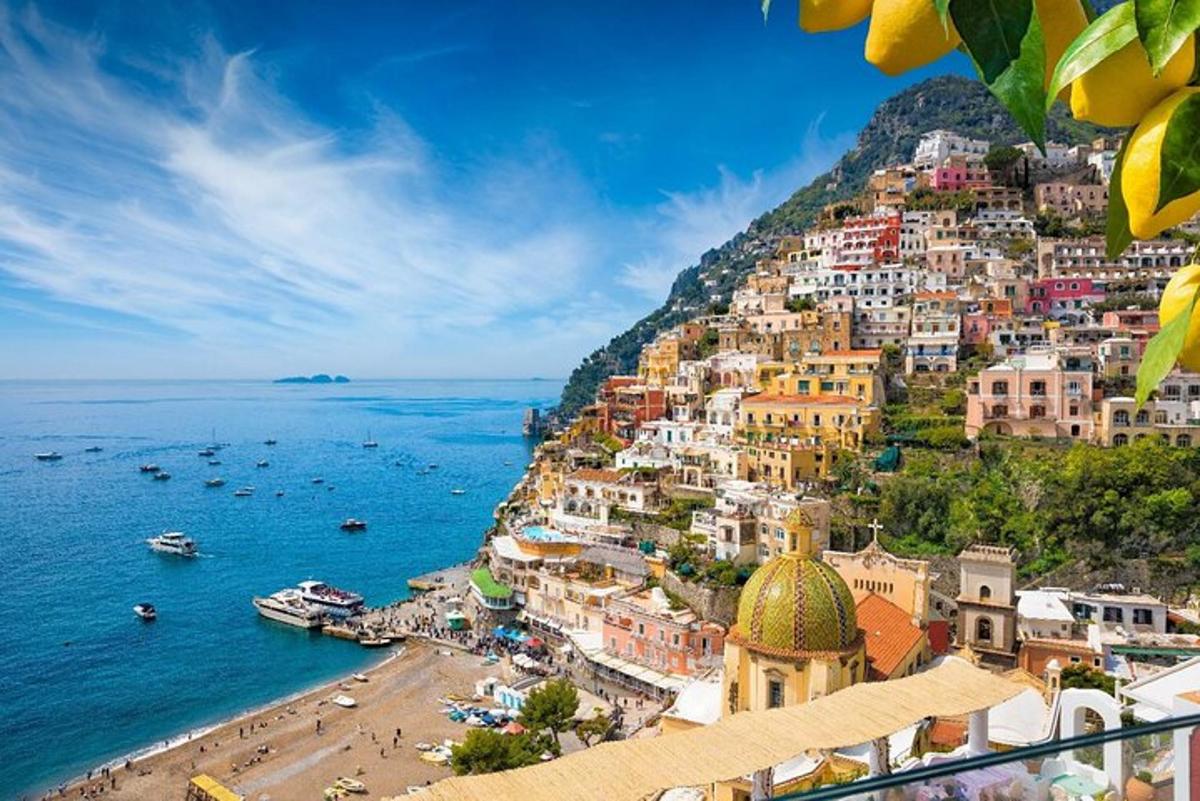 Pohľad na dedinku Positano na pobreží Amalfi