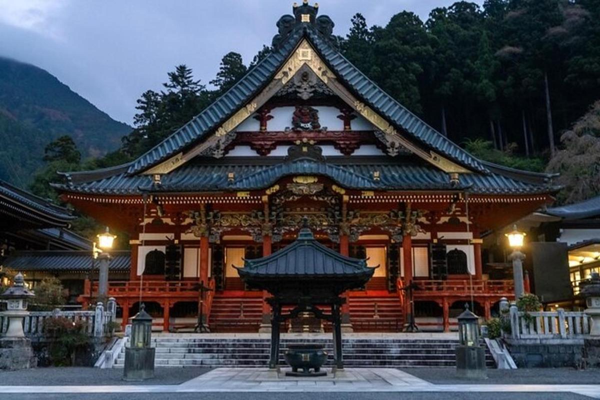 a pagoda building with a roof in a city