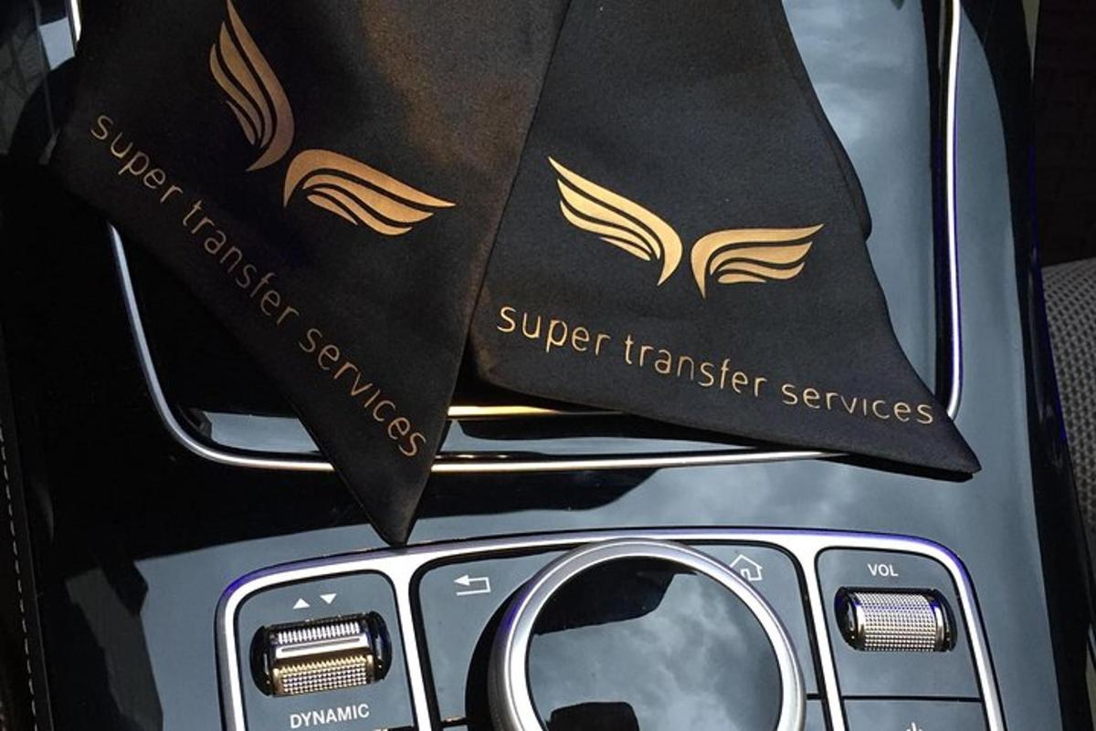 vaade supertransfeeriteenuste auto sisemusele