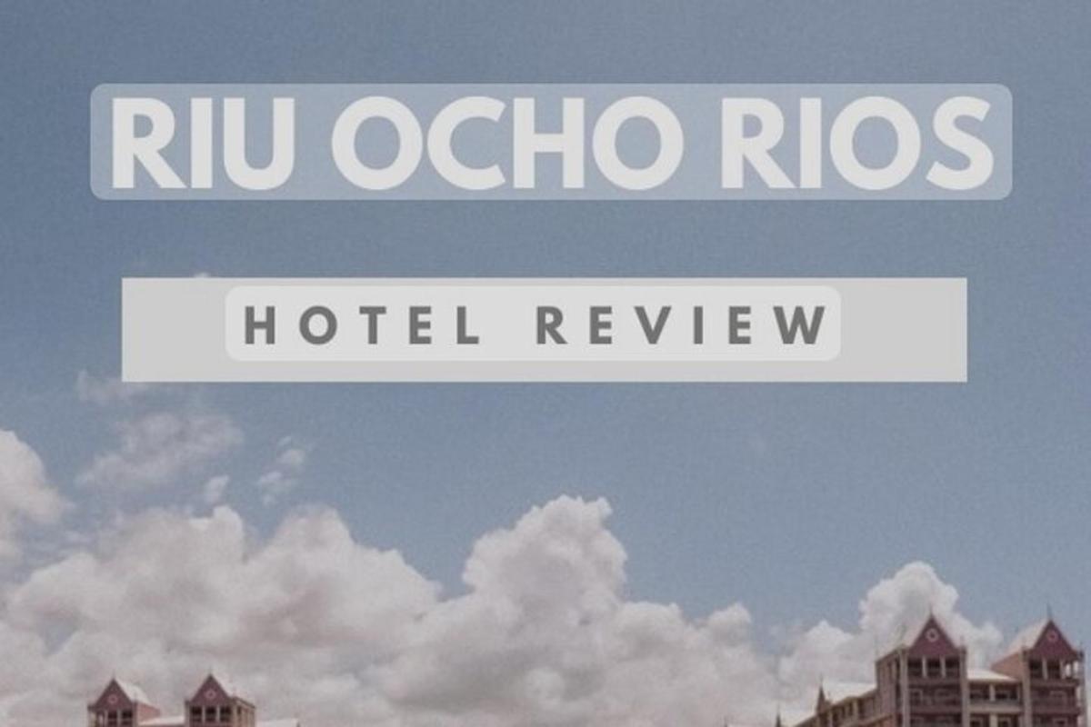 cedule s nápisem recenze hotelu Rivotaros