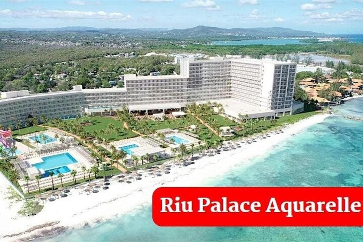 pemandangan udara hotel dan resort aztec istana ritz