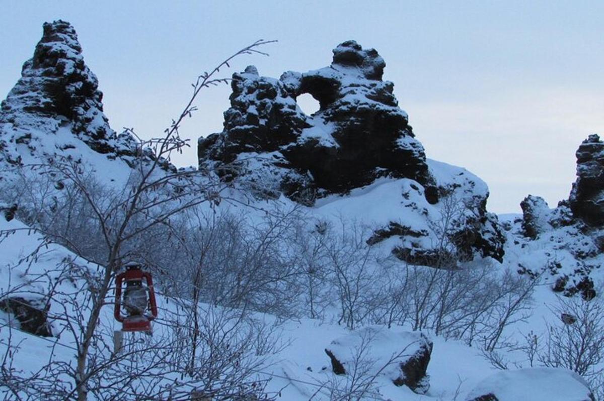 skíðalyfta upp á snæviþakið fjall
