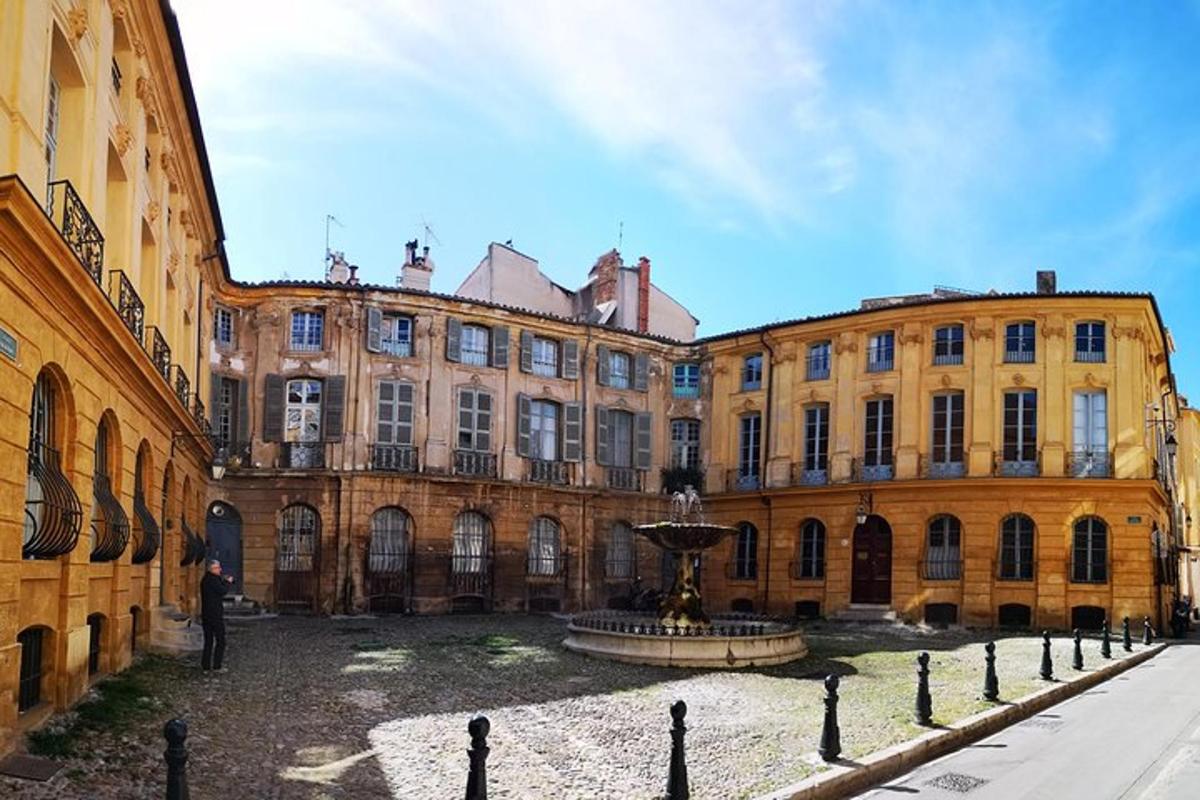 velká budova s fontánou před ní