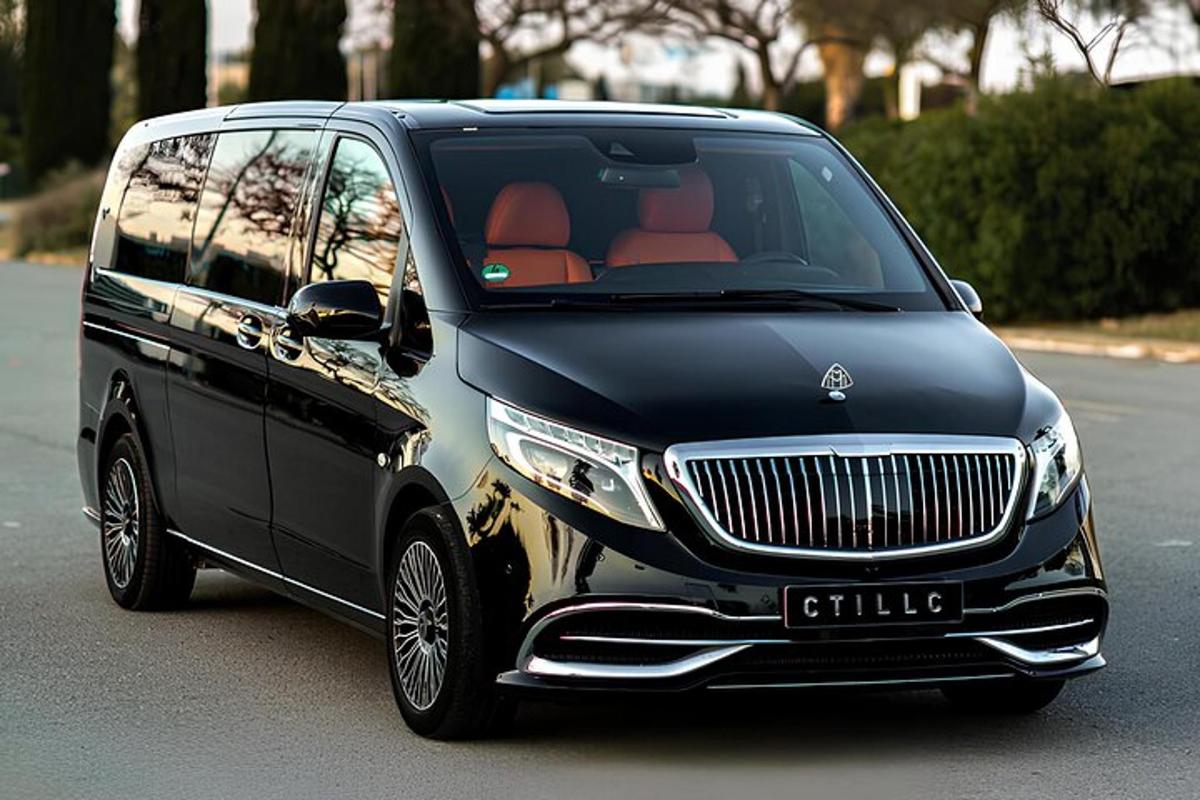 Svartur limousína er lagt á götu