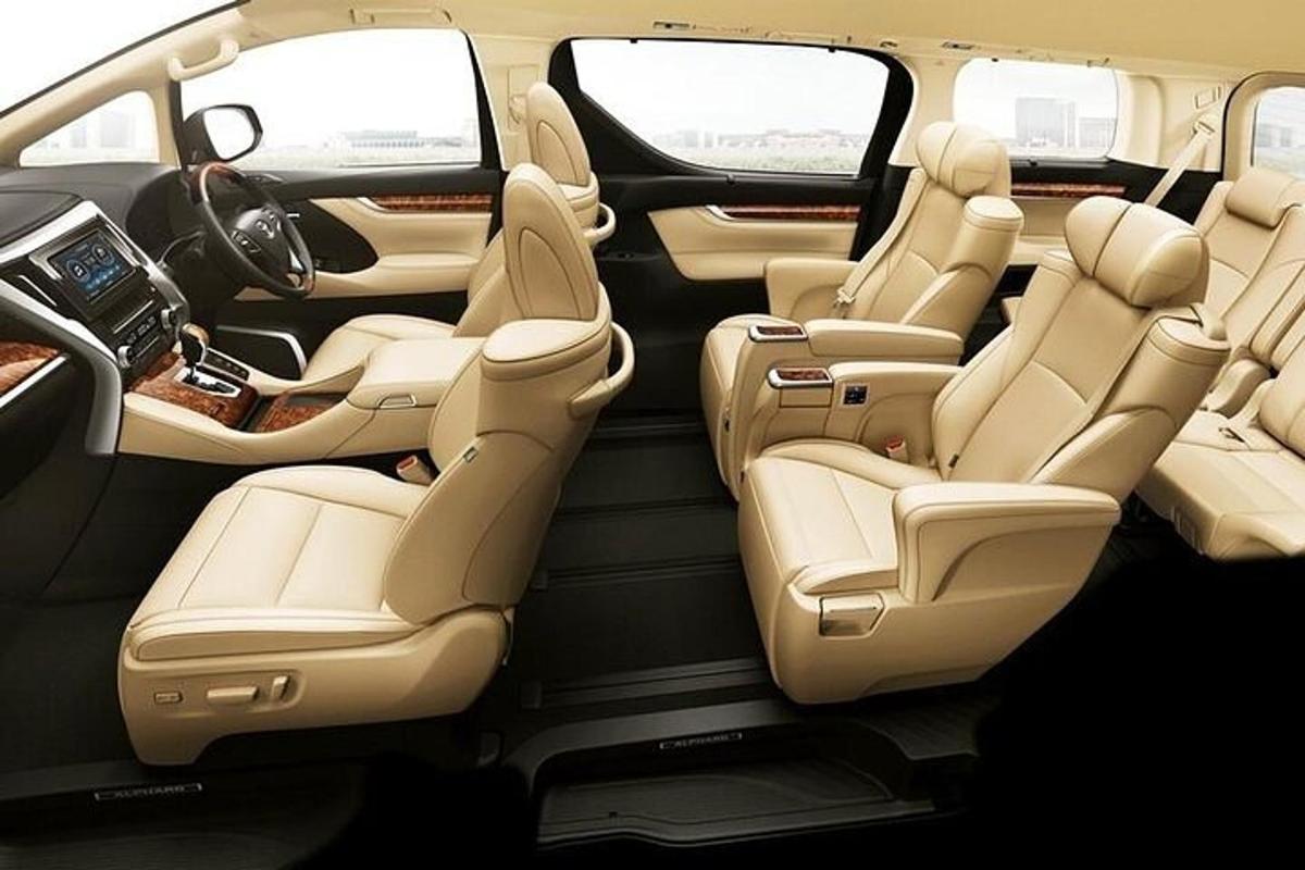 una vista dei sedili posteriori di un'auto