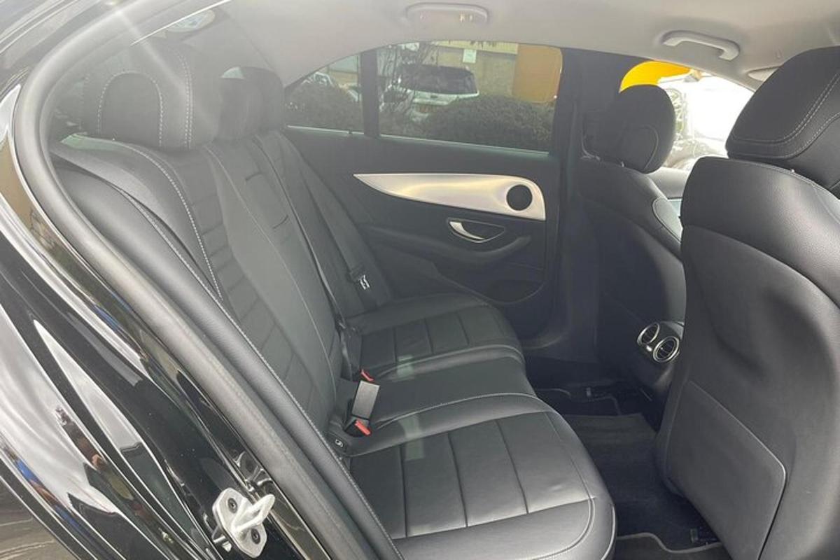 auto tagaiste, mille tagaistmed on alla lastud