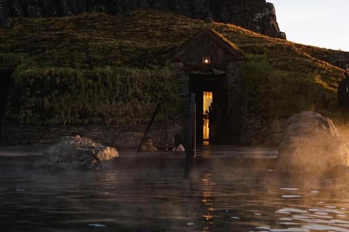 hús í vatninu með fólki í því