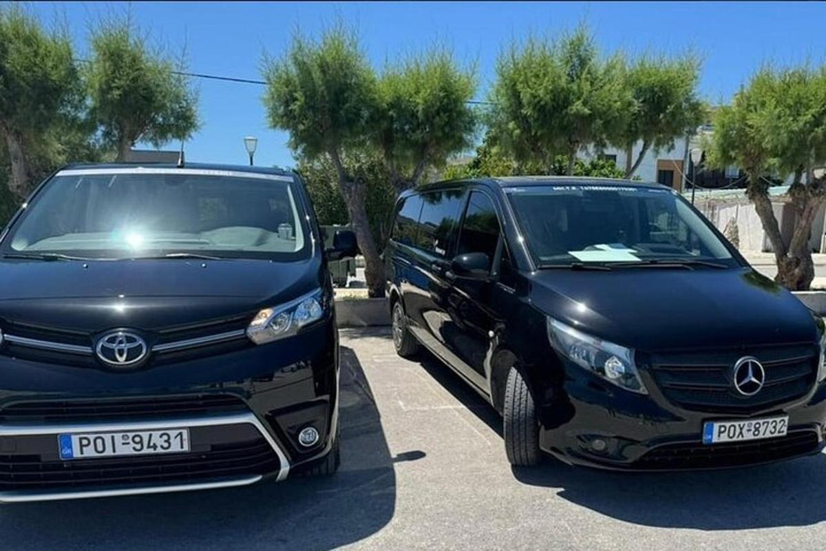 dua kenderaan diletakkan bersebelahan di tempat letak kereta