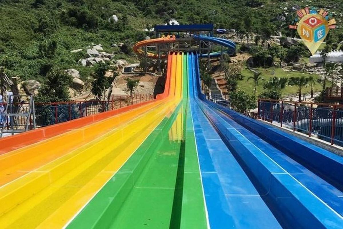 主题公园的过山车之旅