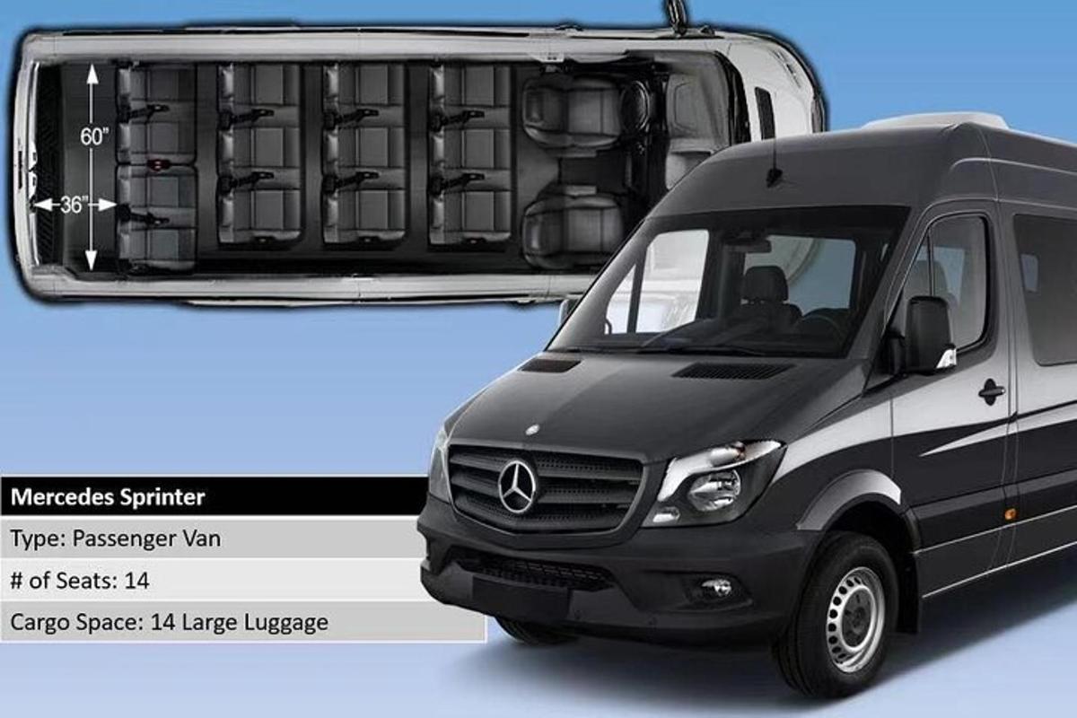 en sort og hvid varevogn med en trailer på