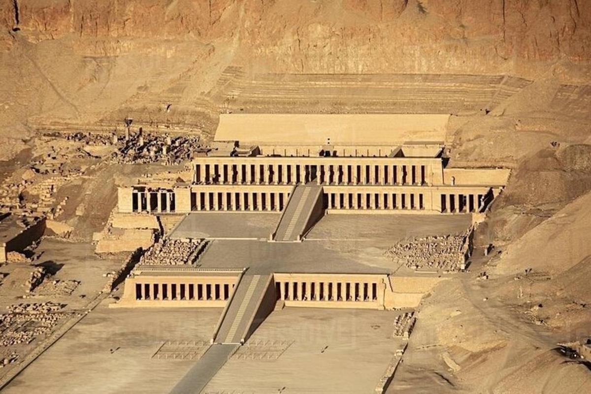 een luchtfoto van de ruïnes van de oude ramiden