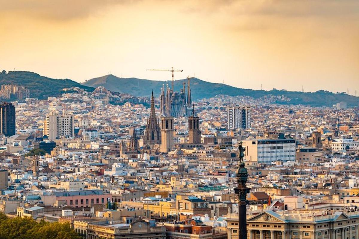 una vista de la ciutat d'una ciutat amb edificis