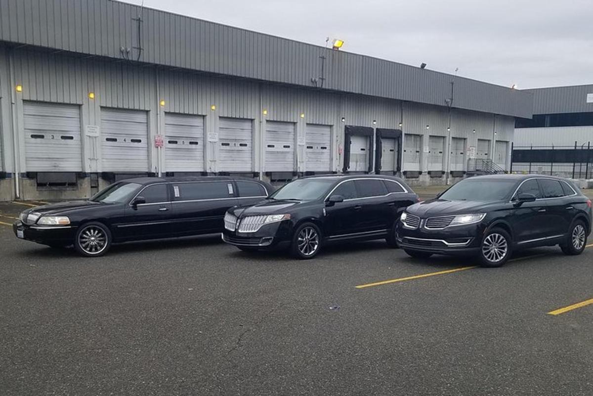 Þriggja bíla hópur lagðir á bílastæði