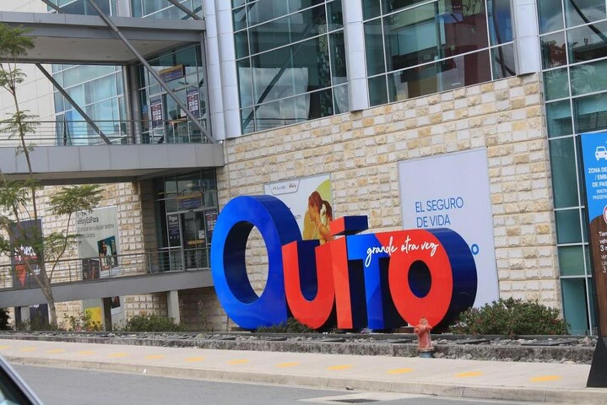 a sign that says quiz in front of a building