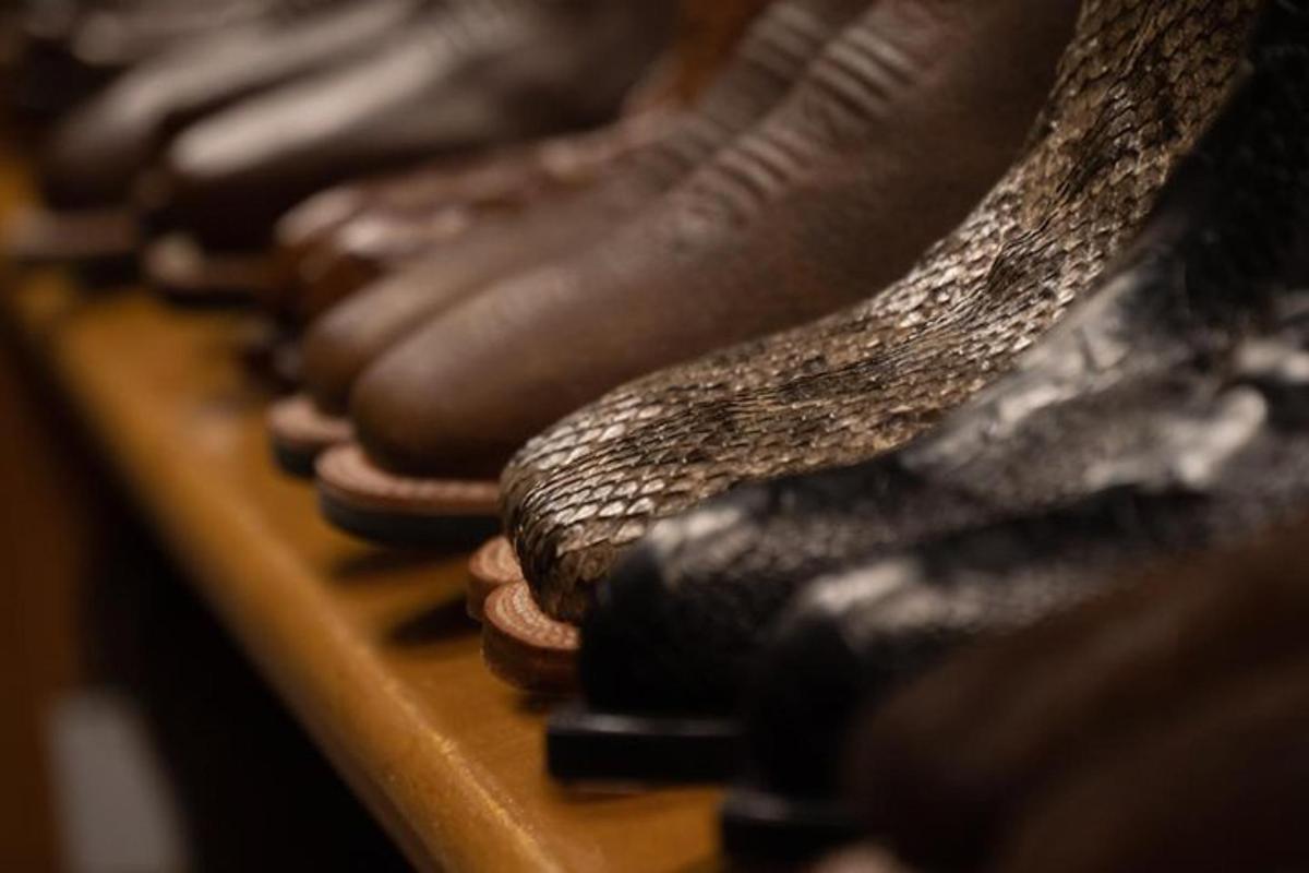 a row of brown shoes sitting on a shelf