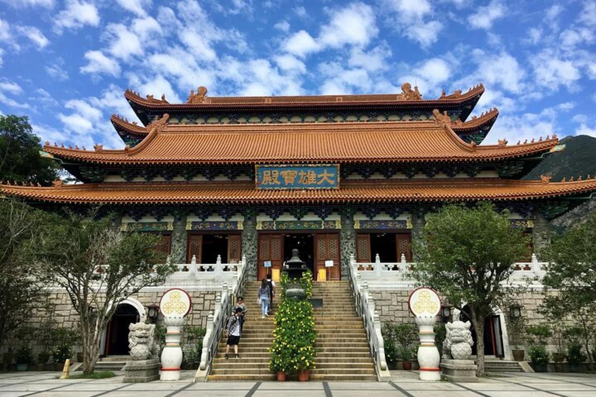 建筑物前有楼梯的建筑物