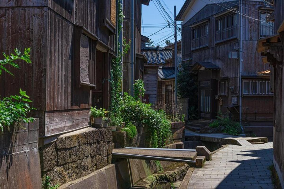 an alley in an old town with buildings