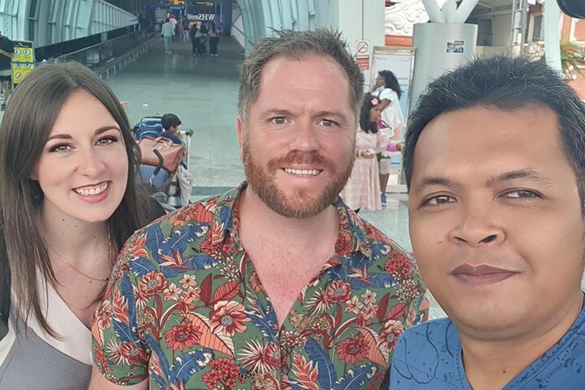 seorang lelaki dan seorang wanita bergambar