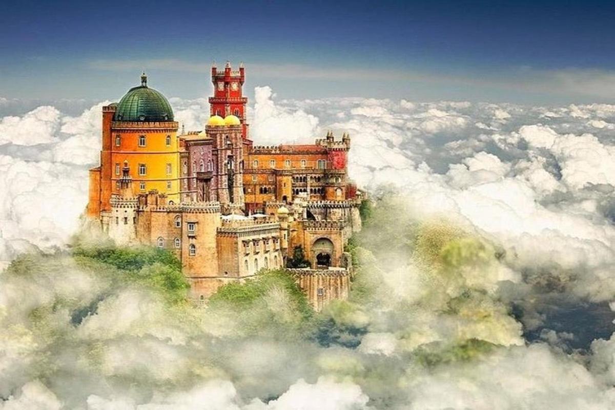 un castillo en el cielo sobre las nubes