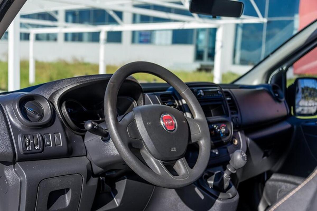auto armatuurlaud rooliga