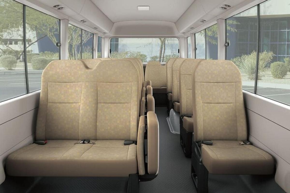 autobus s volnými sedadly v autobuse