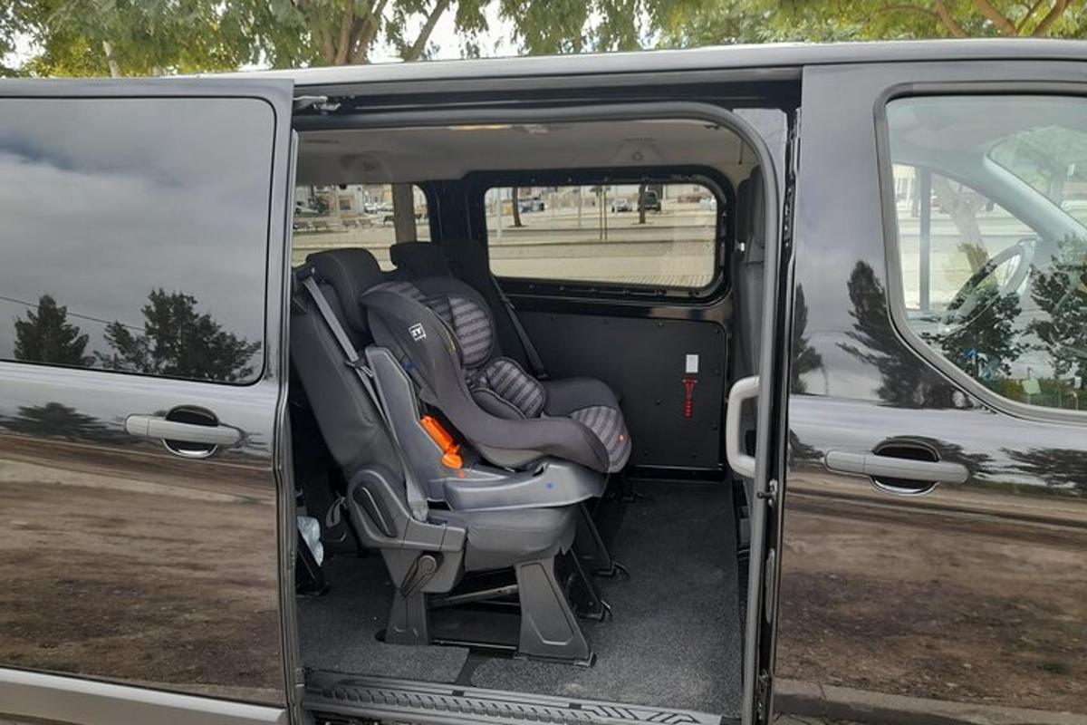 bel kombi s sedeži v zadnjem delu