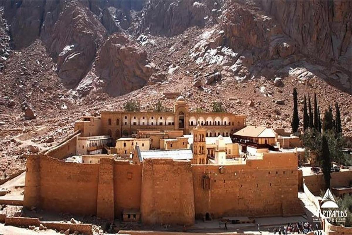 a small village in the middle of a mountain