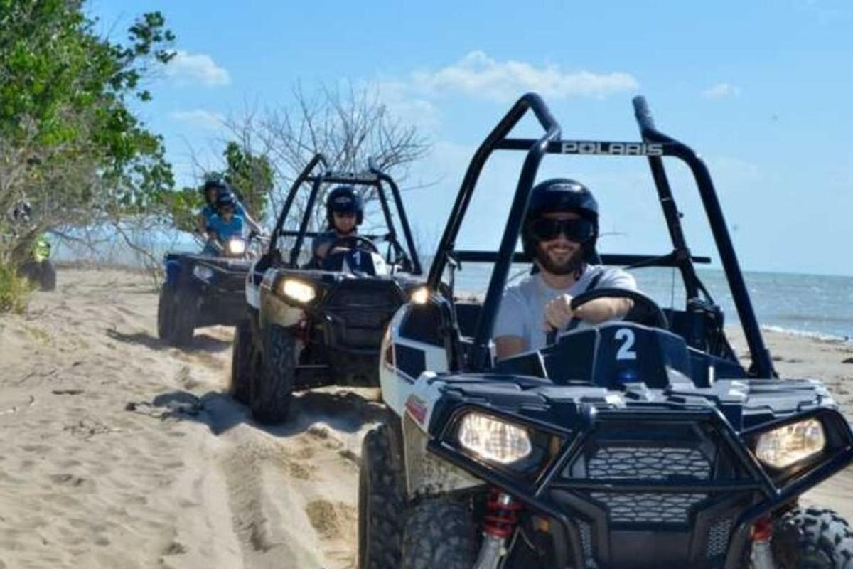dalawang tao na nakasakay sa mga atv sa beach